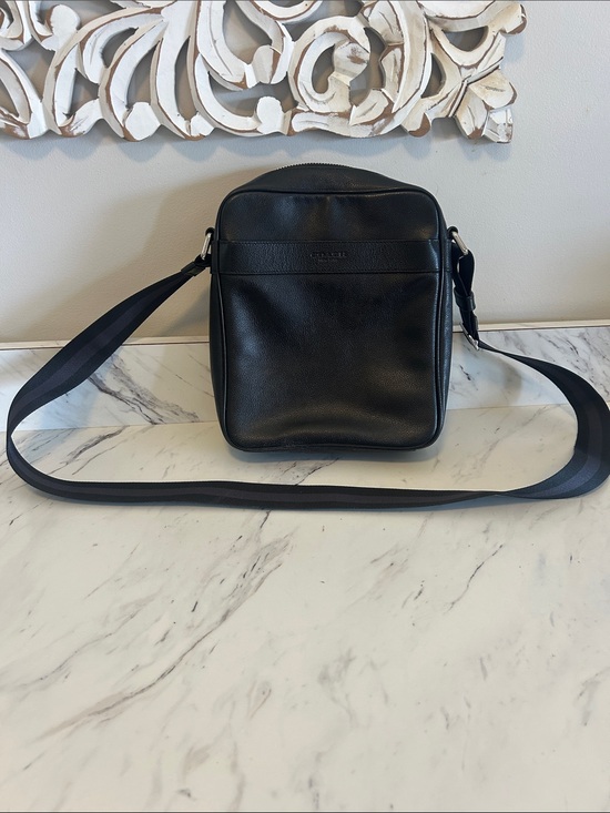 Coach Handbags - Coach Black Pebbled Leather Messenger Crossbody Bag